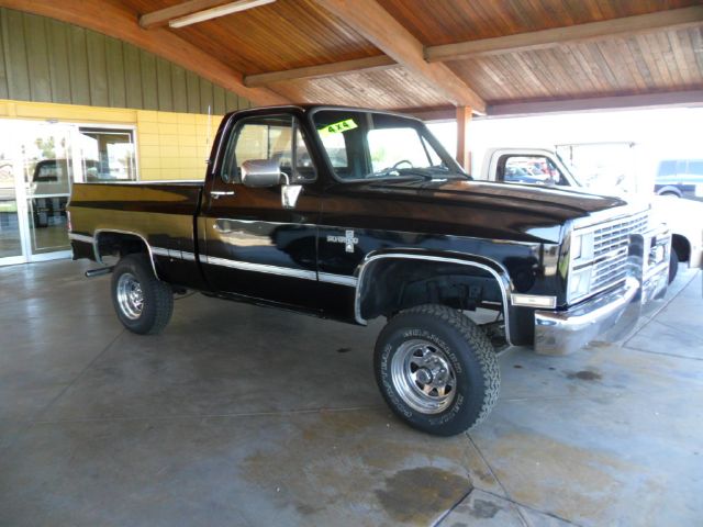 Chevrolet K10 1984 photo 3