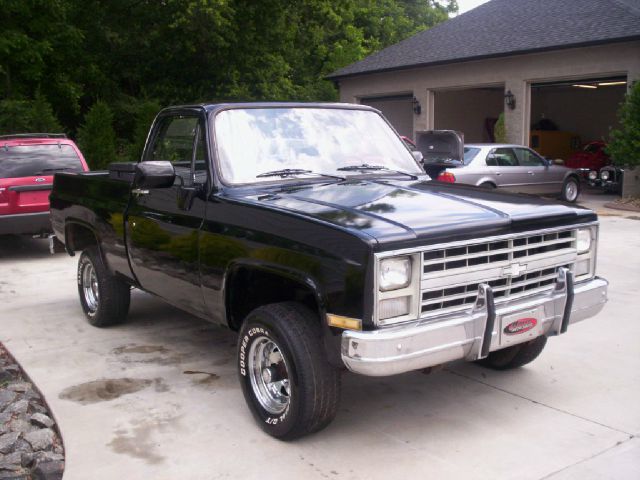 Chevrolet K10 1986 photo 2