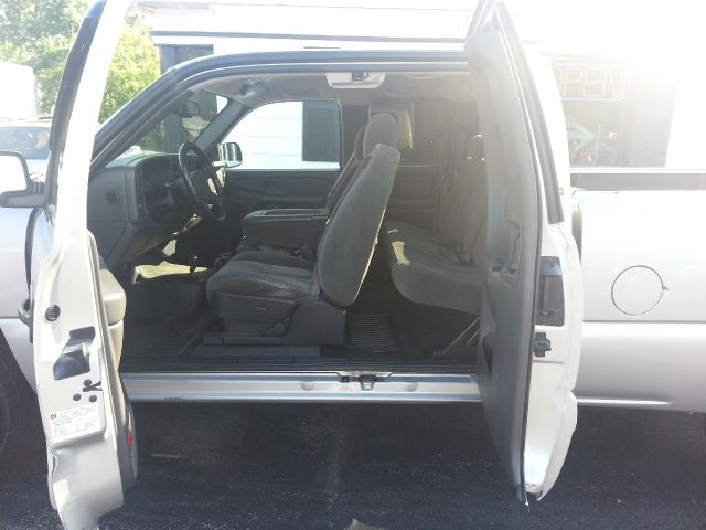 Chevrolet K1500 2004 photo 2