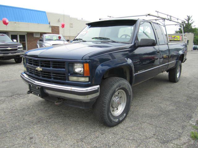 Chevrolet K2500 GR TRG Pickup Truck