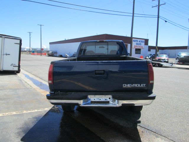 Chevrolet K2500 GR TRG Pickup Truck