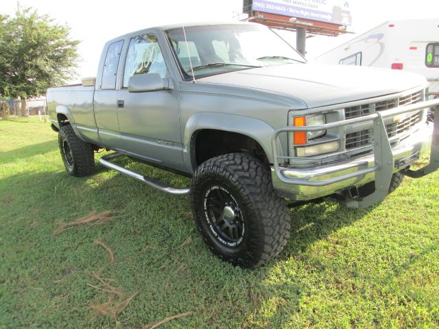 Chevrolet K2500 4D Crew Cab Truck Pickup Truck