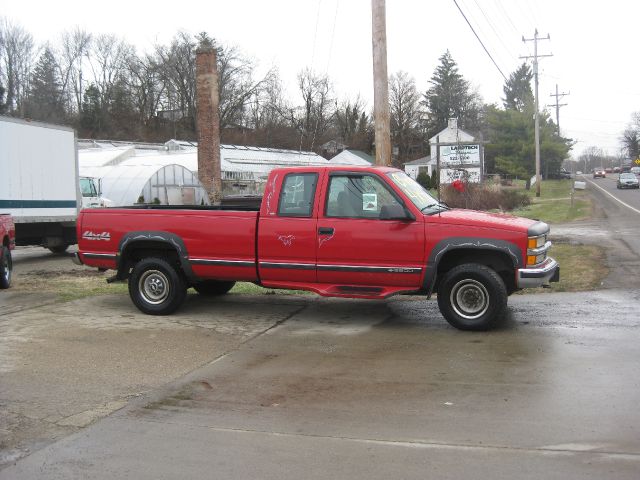Chevrolet K2500 4D Crew Cab Truck Pickup Truck
