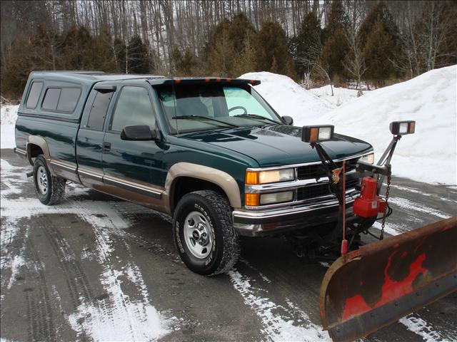 Chevrolet K2500 Base Pickup
