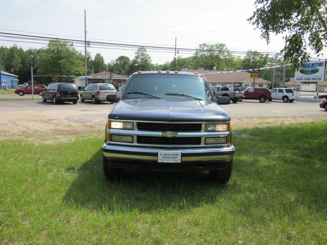 Chevrolet K2500 4D Crew Cab Truck Pickup Truck