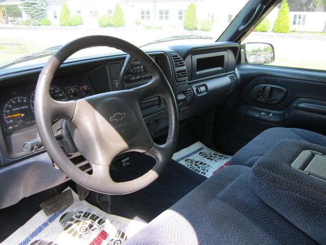 Chevrolet K2500 1998 photo 2