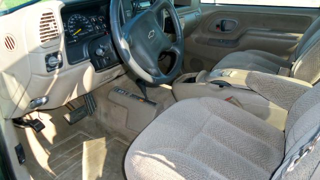 Chevrolet K3500 SE 4WD Pickup Truck