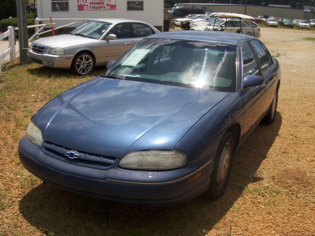Chevrolet Lumina 3.2 Sedan 4dr Sedan