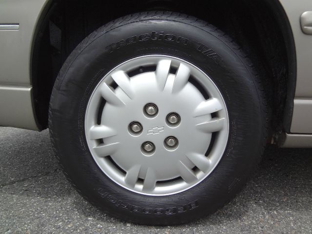 Chevrolet Lumina 1999 photo 2