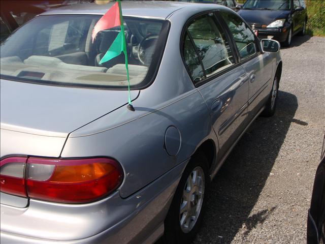 Chevrolet Malibu Base Sedan