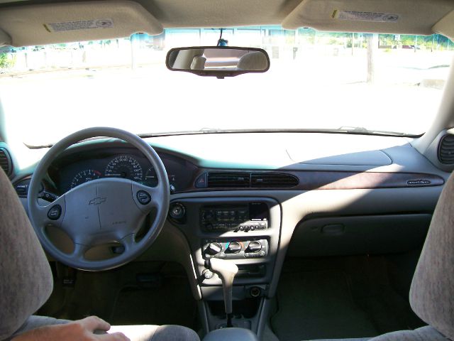 Chevrolet Malibu 1999 photo 2