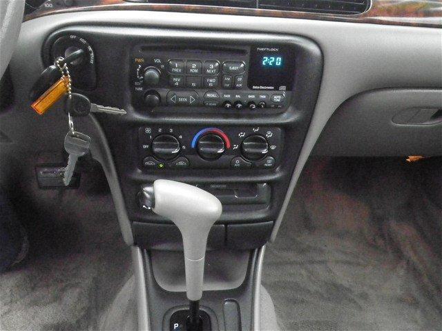 Chevrolet Malibu 2000 photo 1