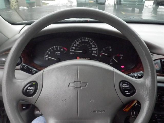 Chevrolet Malibu 2000 photo 2