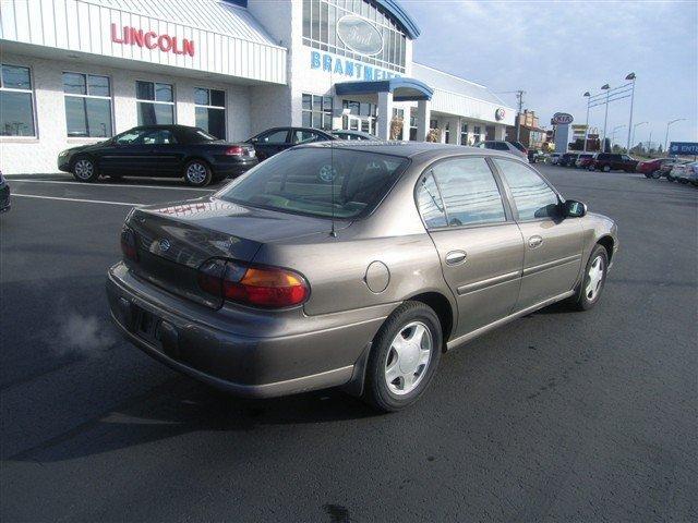Chevrolet Malibu 2000 photo 2