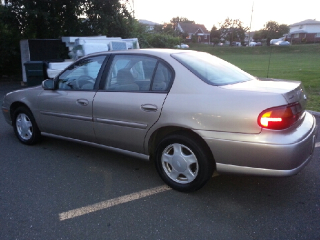 Chevrolet Malibu 2000 photo 2