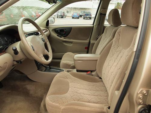 Chevrolet Malibu 2001 photo 2