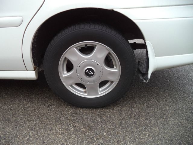 Chevrolet Malibu 2001 photo 3