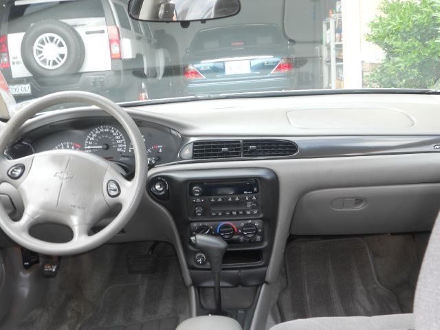 Chevrolet Malibu 2002 photo 2