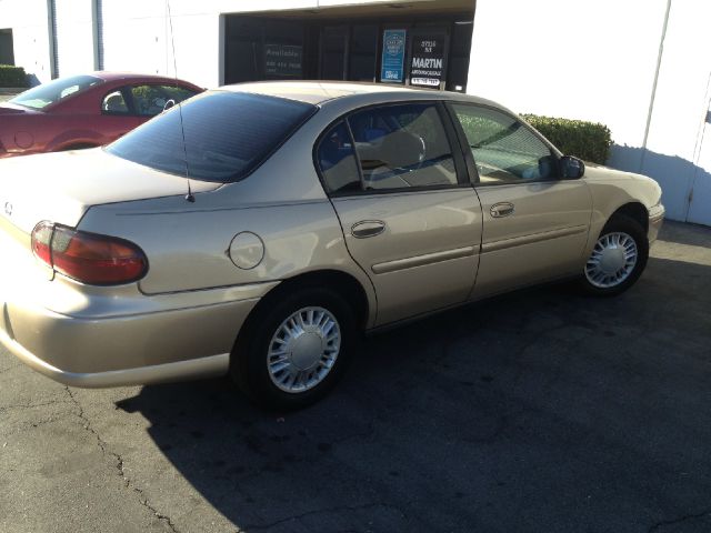 Chevrolet Malibu 2002 photo 2