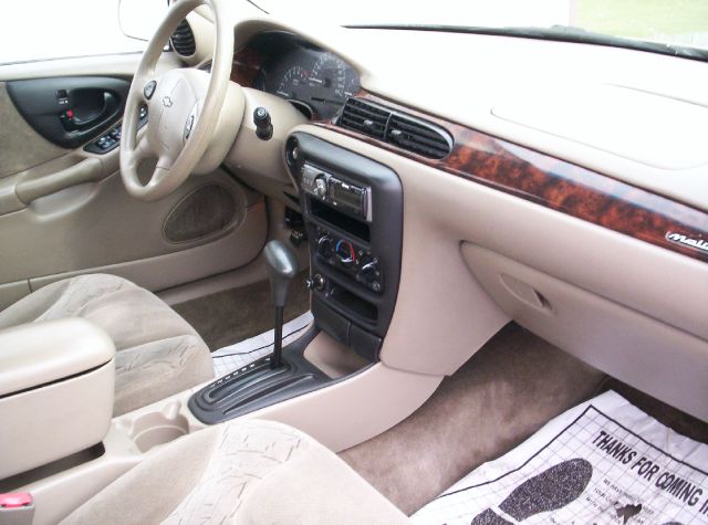Chevrolet Malibu 2002 photo 2