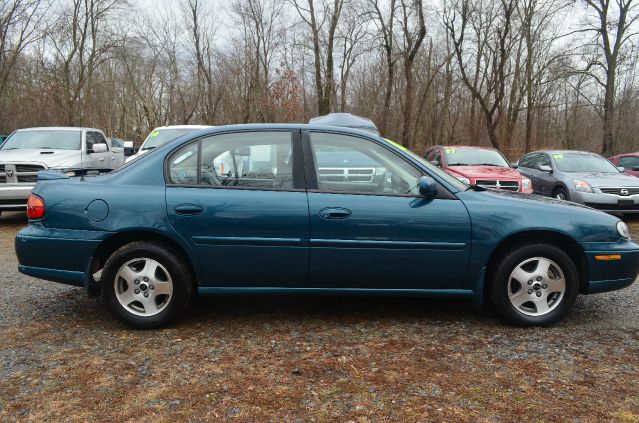 Chevrolet Malibu 2002 photo 1