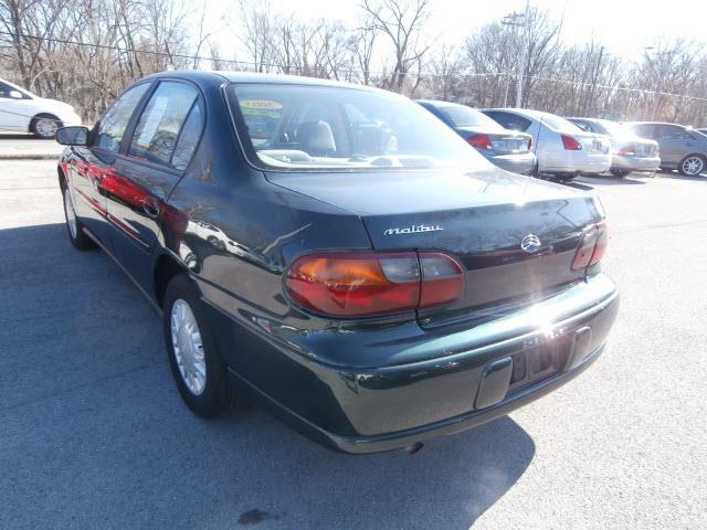 Chevrolet Malibu 2003 photo 2