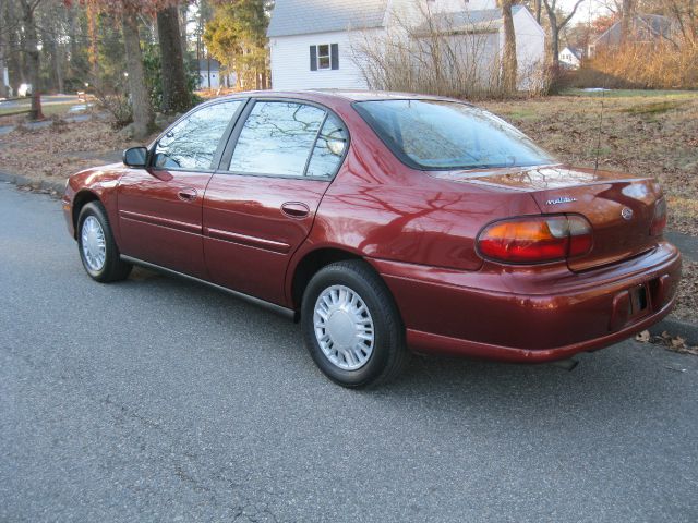 Chevrolet Malibu Base Sedan