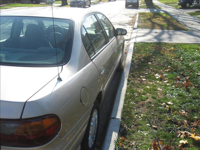 Chevrolet Malibu 2003 photo 2