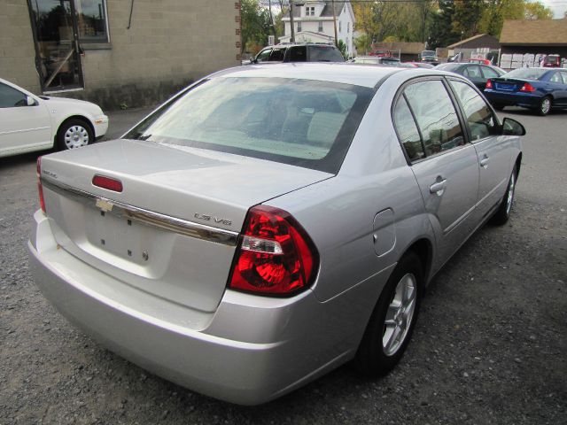 Chevrolet Malibu 2004 photo 2