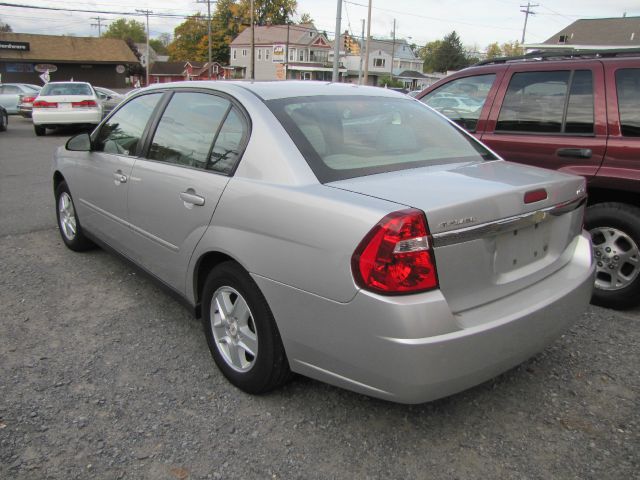 Chevrolet Malibu 2004 photo 3