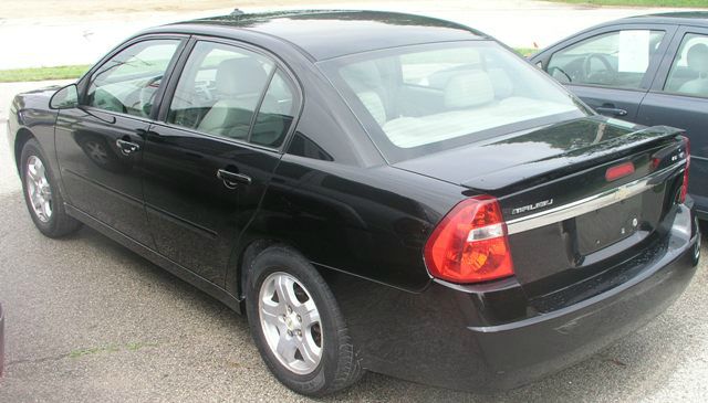Chevrolet Malibu 2004 photo 2