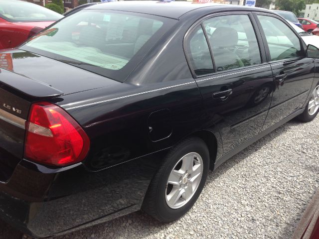 Chevrolet Malibu 2004 photo 2