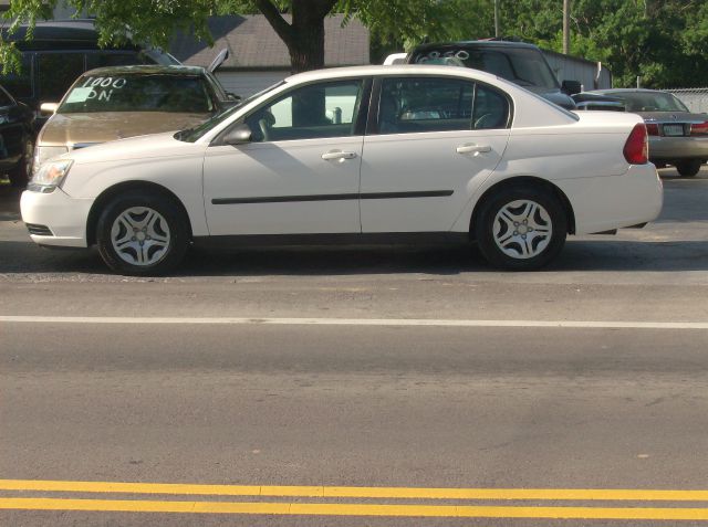 Chevrolet Malibu 2004 photo 2