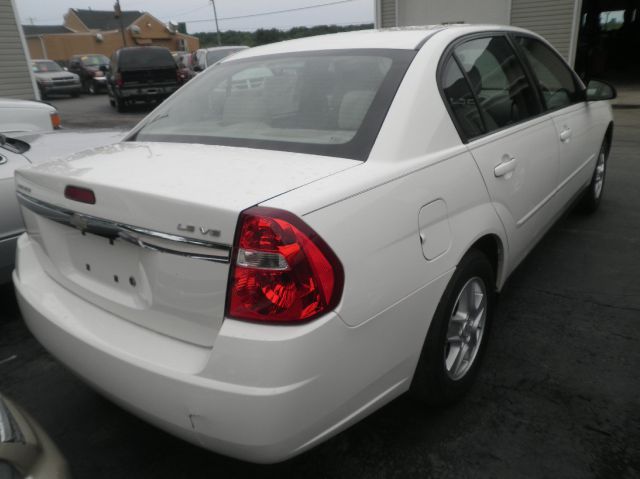 Chevrolet Malibu 2004 photo 1