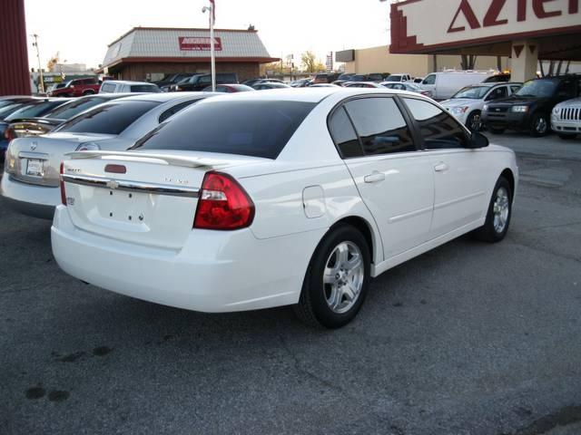 Chevrolet Malibu 2004 photo 2