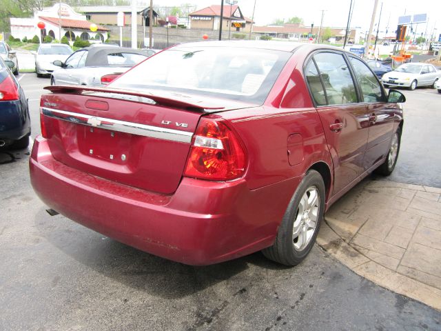 Chevrolet Malibu 2004 photo 2