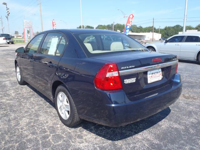 Chevrolet Malibu 2004 photo 3