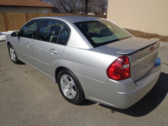 Chevrolet Malibu 2004 photo 3