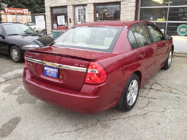 Chevrolet Malibu 2004 photo 2