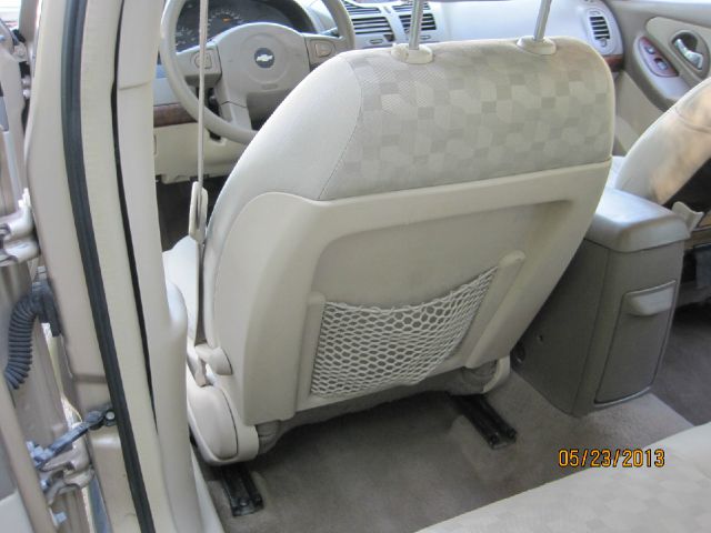 Chevrolet Malibu 2004 photo 2