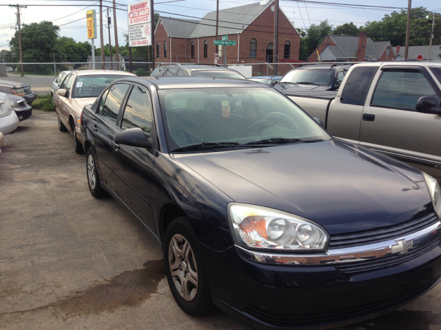 Chevrolet Malibu 2004 photo 2