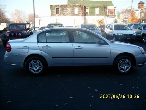Chevrolet Malibu 2004 photo 2