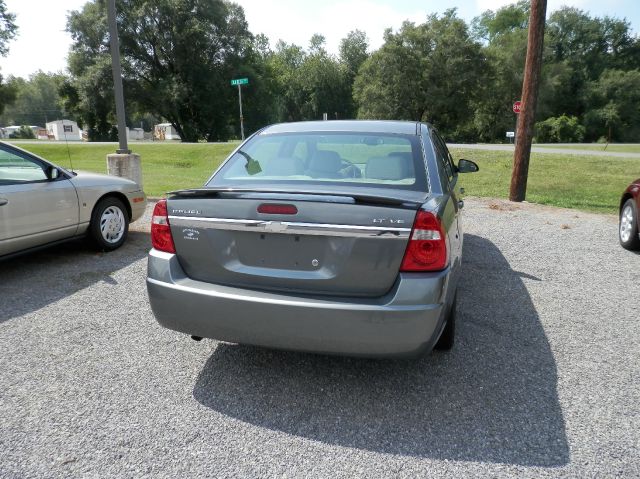Chevrolet Malibu 2004 photo 2