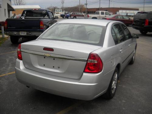 Chevrolet Malibu 2004 photo 2