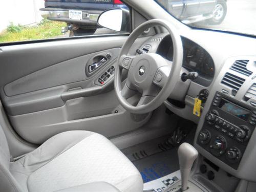 Chevrolet Malibu 2004 photo 3