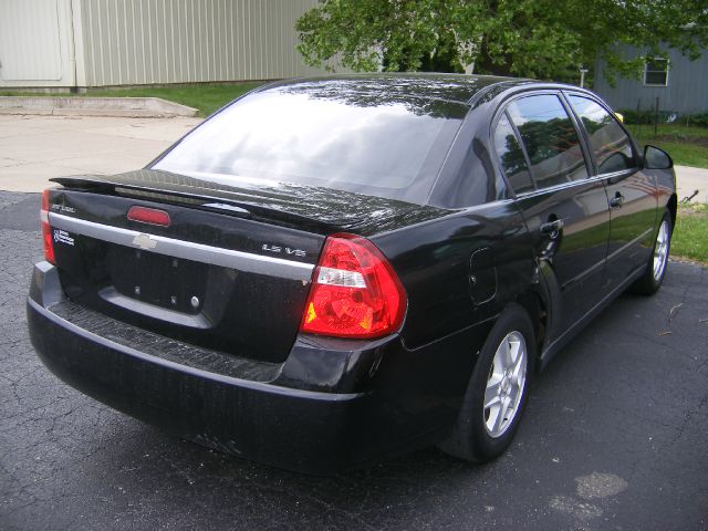 Chevrolet Malibu 2004 photo 2