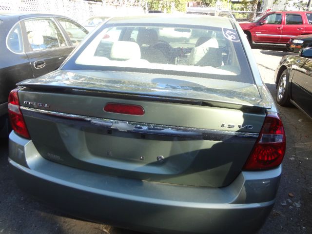 Chevrolet Malibu 2004 photo 2
