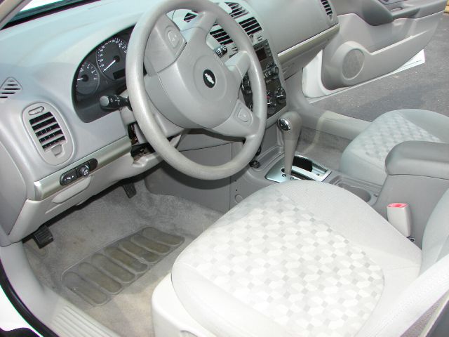 Chevrolet Malibu 2005 photo 2