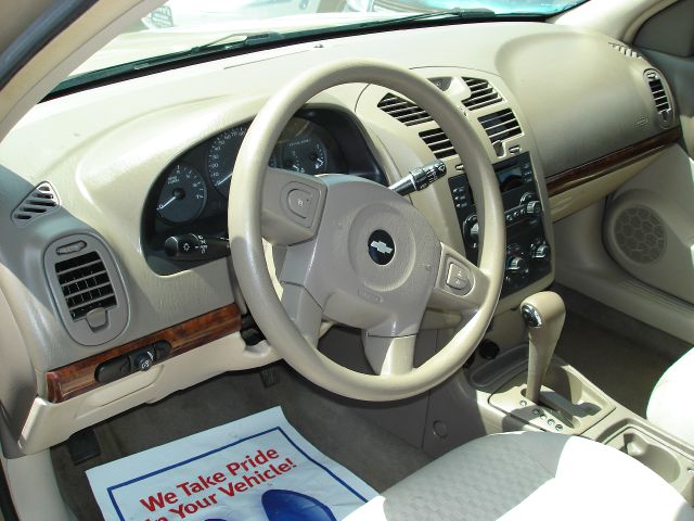 Chevrolet Malibu 2005 photo 2