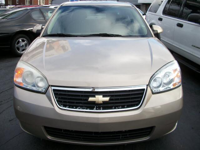 Chevrolet Malibu Silverado 2500hd LS Sedan